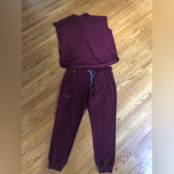 Figs Other - Figs Women's Maroon/Burgundy Scrub Set Sz L